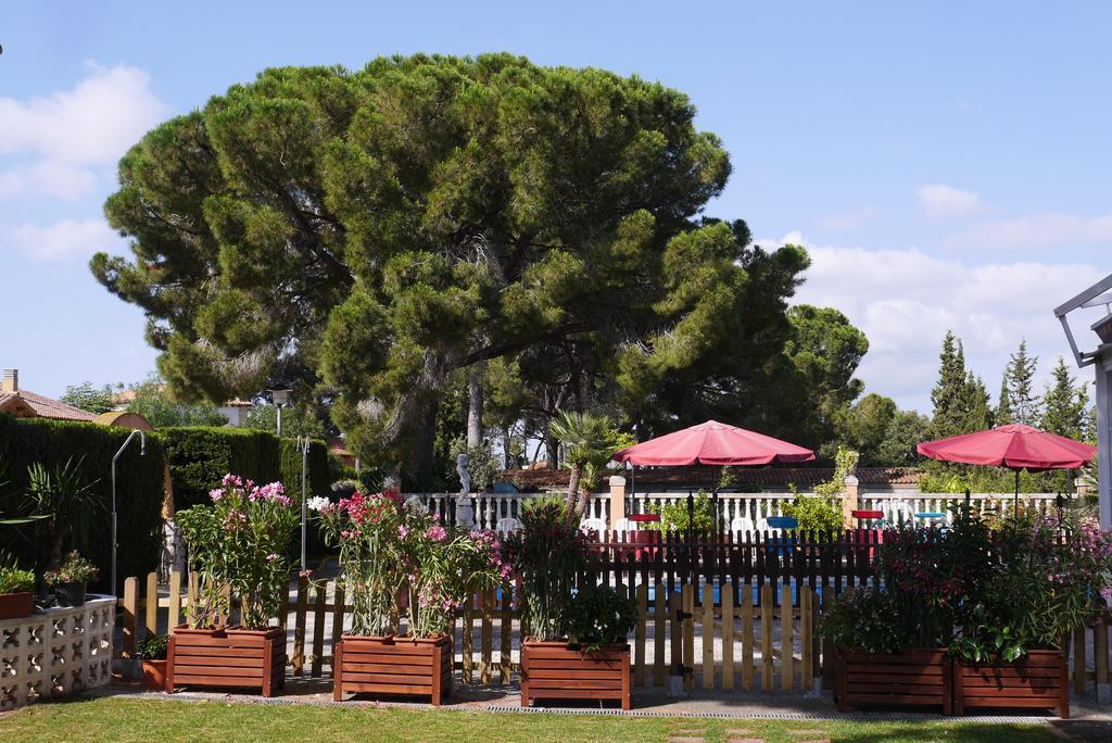 Hotel Restaurant El Bosc Banyeres del Penedes Luaran gambar